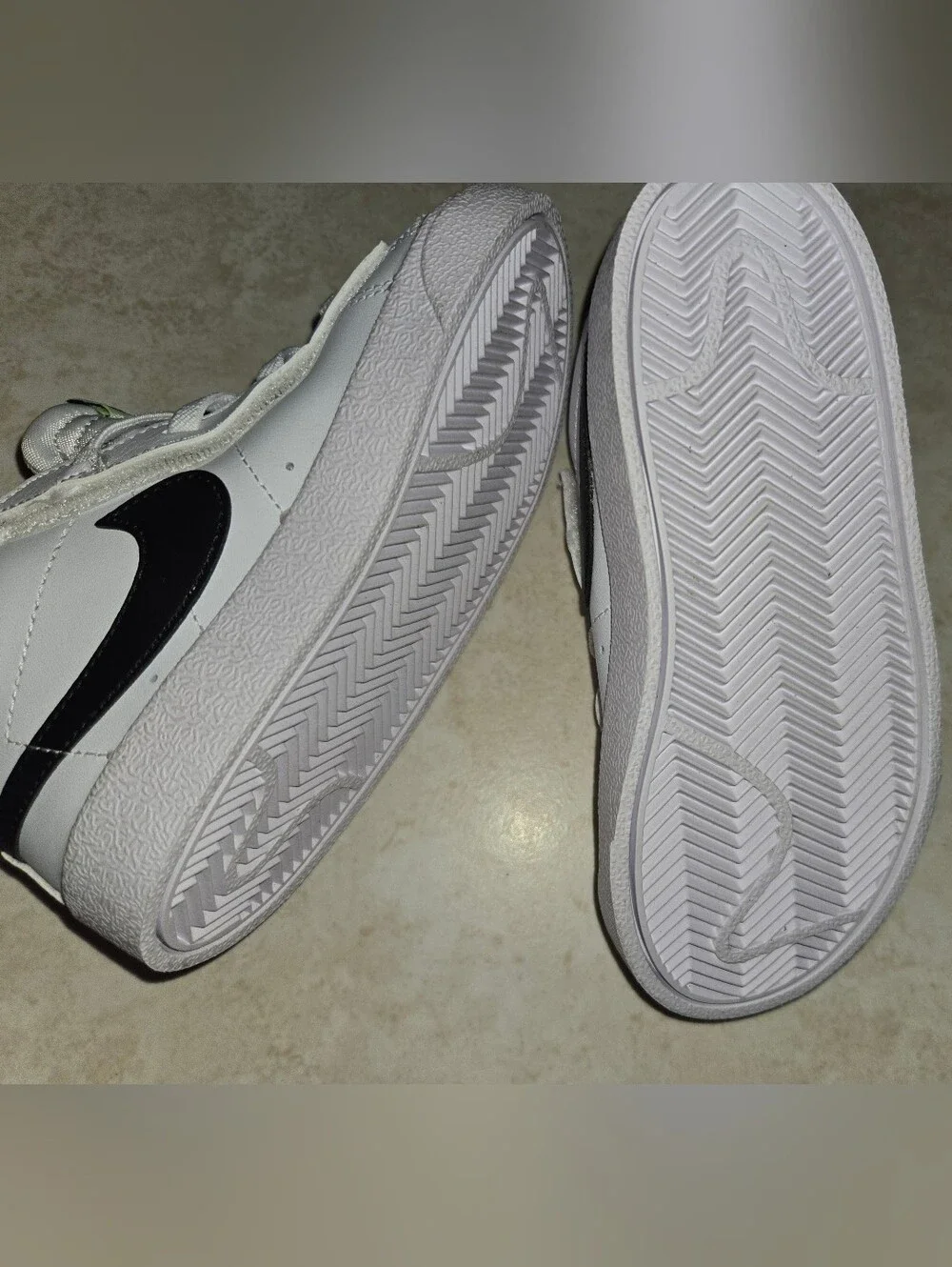 White Nike Blazer Mid '77 sneakers Size 10c Toddler